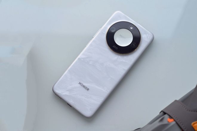 千元机“内卷”：荣耀用“抗摔+防水+续航”铁三角碾压同级竞品(图2)