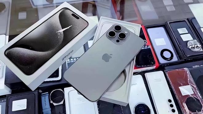 iPhone 15价格大降预算有限换机太香了！(图2)