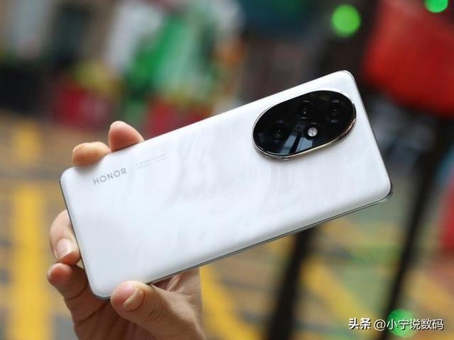 荣耀200 Pro清仓价线W充电(图3)