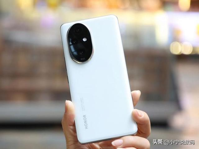 荣耀200 Pro清仓价线W充电